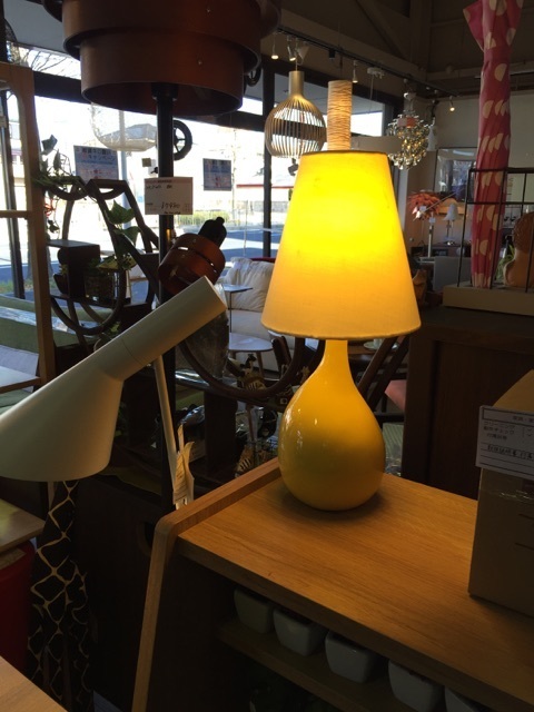 IDEE/AIL VASE LAMP（アイユ ベース ランプ）イエロー入荷しました